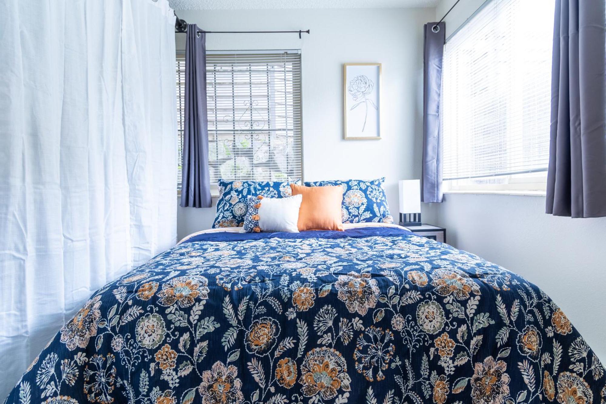 King Bed + Studio! Free Parking, Patio, Wfh Space! Seattle Exterior photo