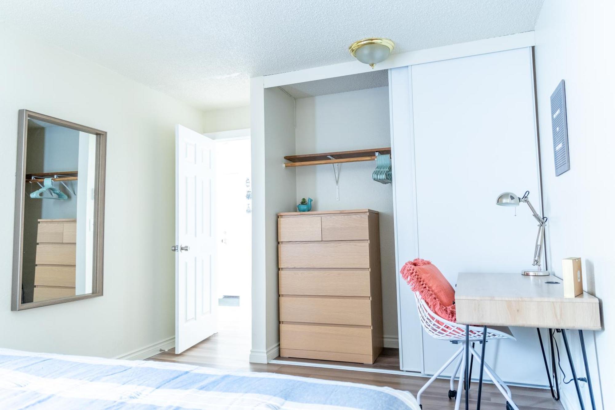 King Bed + Studio! Free Parking, Patio, Wfh Space! Seattle Exterior photo