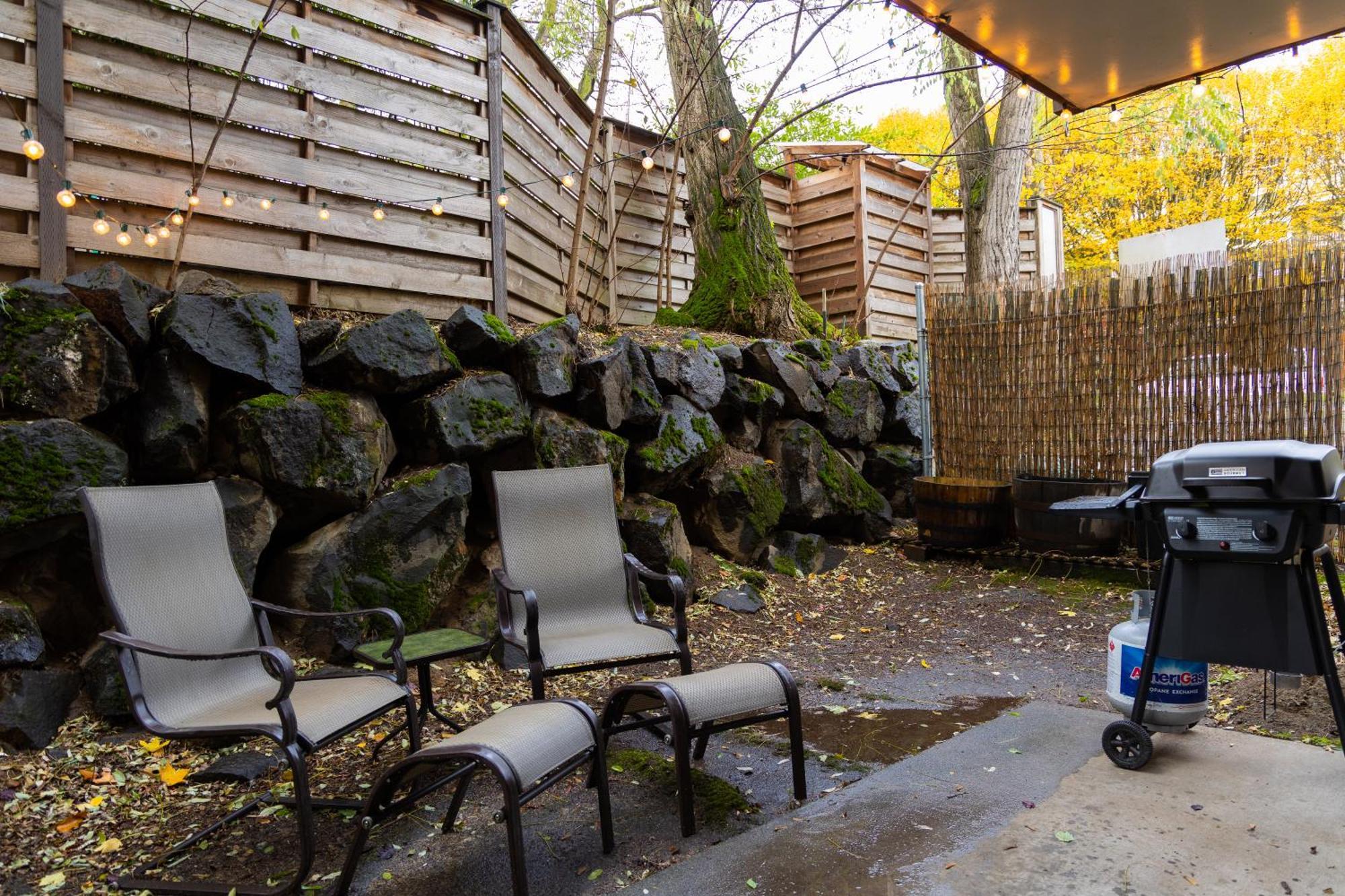 King Bed + Studio! Free Parking, Patio, Wfh Space! Seattle Exterior photo